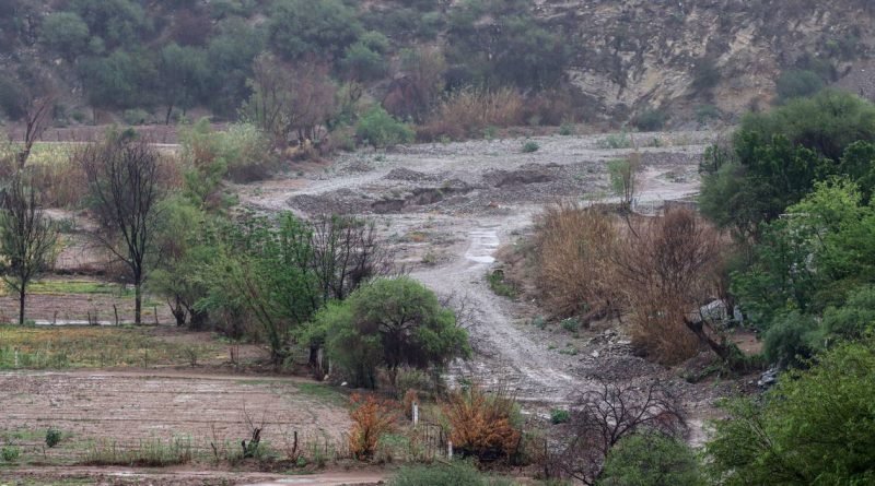 Lluvia sólo mojó la arena del Extoraz