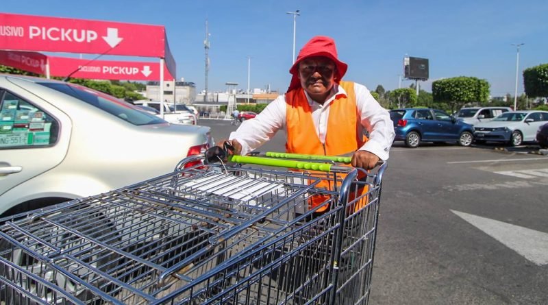 Papás pasan su día trabajando