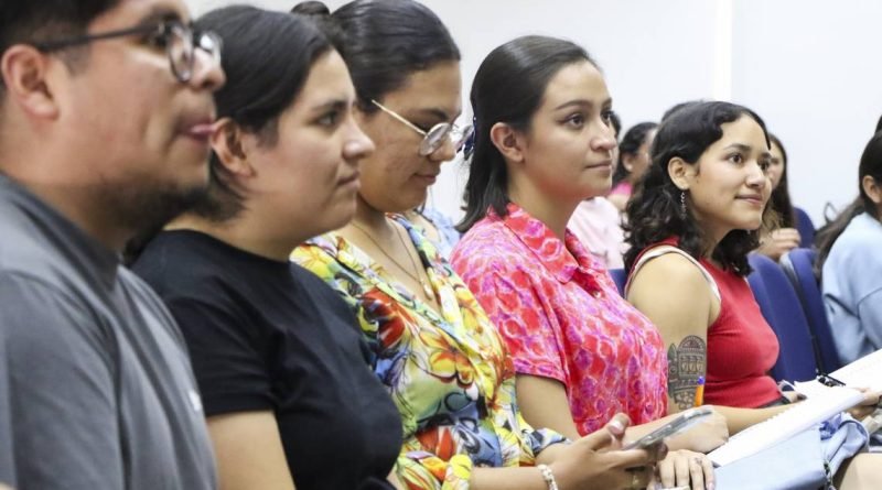 Realizan estudiantes de la UAQ trabajo comunitario