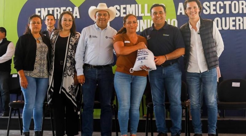 Benefician a 784 agricultores con semillas de maíz y nopal