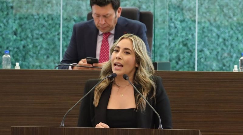 Diputados morenistas rechazan renuncia del fiscal Alejandro Echeverría