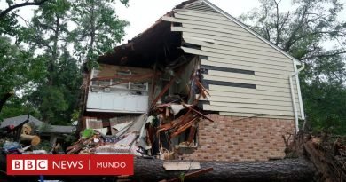 El huracán Beryl deja al menos 4 muertos y 2 millones de hogares sin electricidad a su paso por el sur de Texas - BBC News Mundo