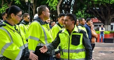 Entrega Sosa uniformes a 28 agentes de movilidad de Corregidora