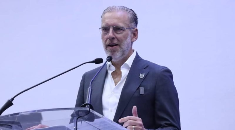 Estudiantes repararán baterías de autos eléctricos