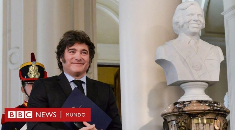 Por qué el expresidente de Argentina Carlos Menem es un modelo para Javier Milei (y cuáles son sus diferencias) - BBC News Mundo