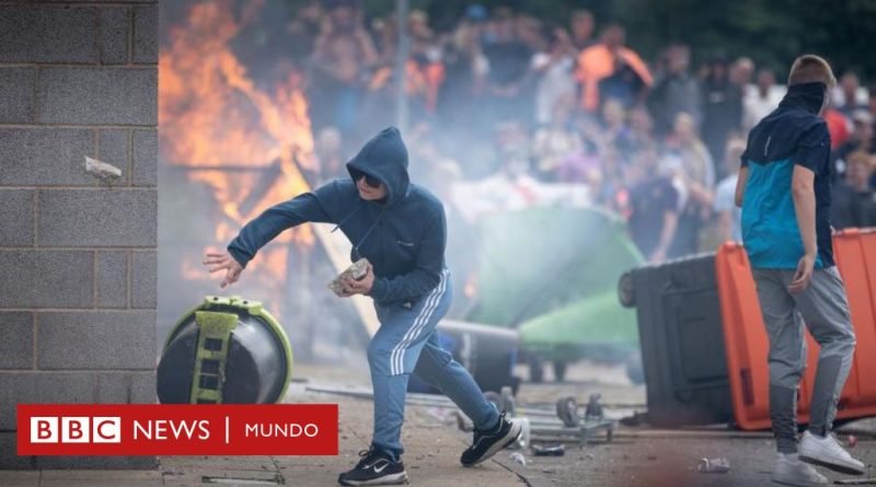 Disturbios en Reino Unido: 3 claves sobre las peores revueltas de la última década con violentos ataques contra migrantes y cientos de detenidos - BBC News Mundo
