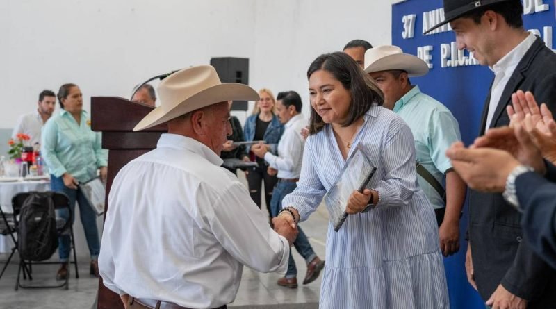 Encabeza Claudia Martínez aniversario de ejidatarios de El Marqués