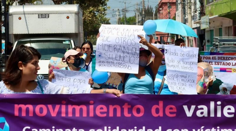 Marchan en Querétaro contra la violencia infantil y el abuso sexual