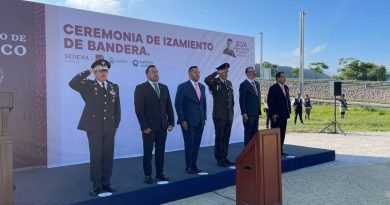 Realizan ceremonia de izamiento de Bandera Monumental