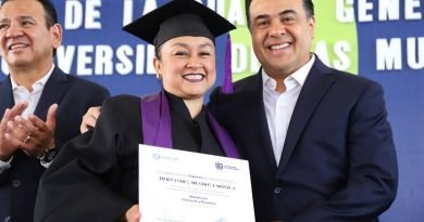 Encabeza Nava graduación de la cuarta generación de la Universidad de las Mujeres