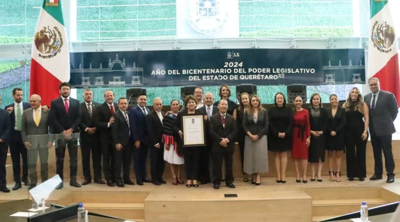 Presbítero Benjamín Vega recibe la medalla Junípero Serra