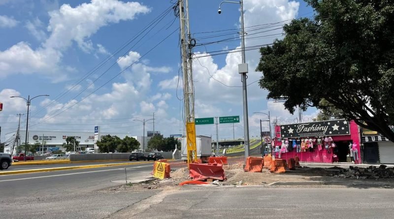 Tocan a banquetas obras en Paseo 5 de Febrero