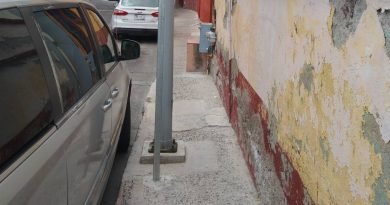 Banquetas incumplen seguridad peatonal