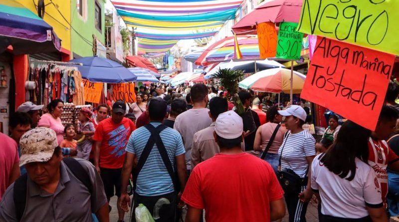 Buscan dignificar tianguis de la capital queretana