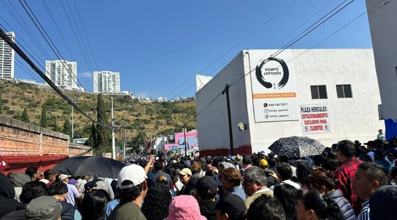 Ciudadanos esperan la visita de Claudia Sheinbaum