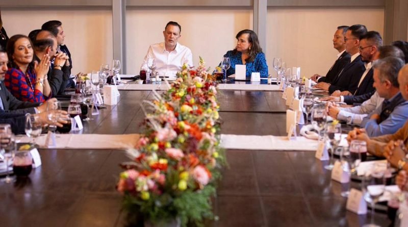 Mauricio Kuri se reúne con Silvia Amaya, rectora de la UAQ