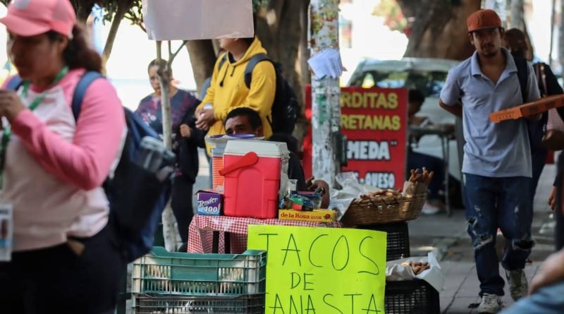 Se concentran ambulantes en Constituyentes y Pasteur