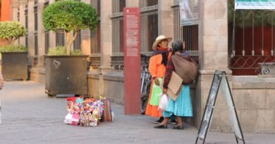Autoridades capitalinas mantienen diálogo con artesanos