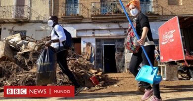 Dana en Valencia | “Solo el pueblo salva al pueblo”: el lema de rabia y resiliencia que se extiende en las zonas arrasadas de Valencia - BBC News Mundo