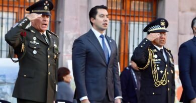 Encabeza Macías ceremonia de honores a la bandera