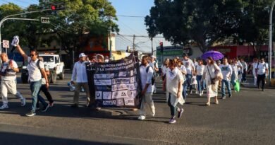 Reclaman en marcha familiares de víctimas en Los Cantaritos