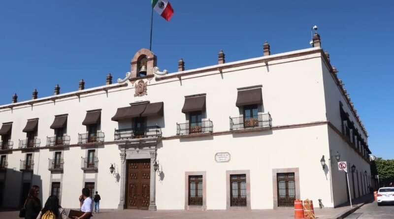 Aguinaldo en dos partes a trabajadores del Estado