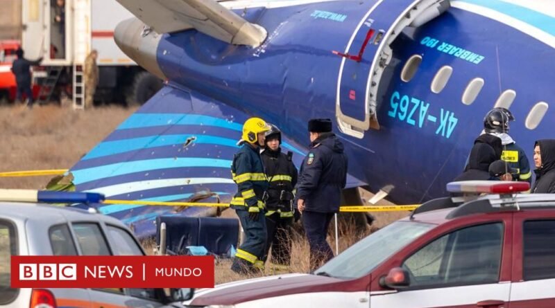 Azerbaiyán culpa de la caída del avión en el que murieron 38 personas a 