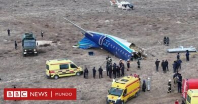 Mueren 38 personas y sobreviven 31 al estrellarse un avión de pasajeros en Kazajistán - BBC News Mundo