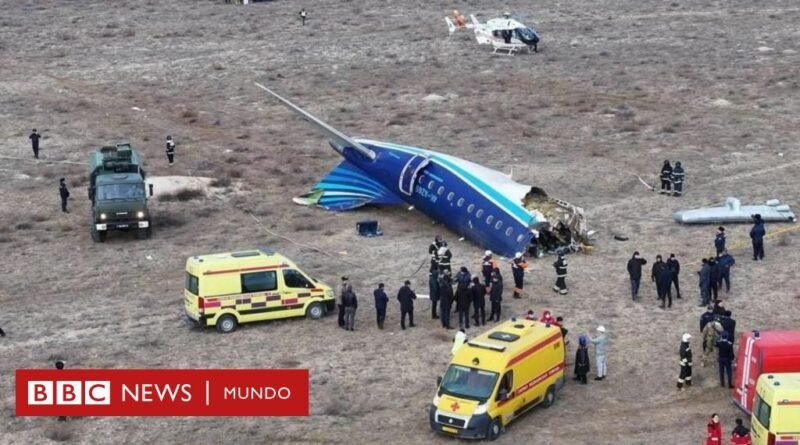 Mueren 38 personas y sobreviven 31 al estrellarse un avión de pasajeros en Kazajistán - BBC News Mundo