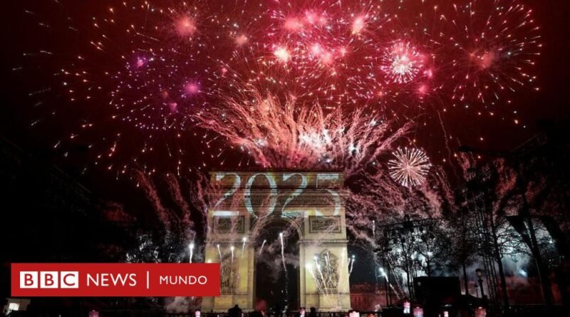 2025: las imágenes de las celebraciones y los rituales en distintas partes del mundo para recibir el nuevo año - BBC News Mundo