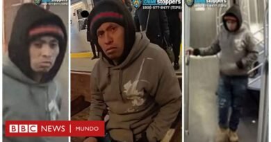 Acusan de asesinato a un hombre que prendió fuego y mató a una mujer en el metro de Nueva York - BBC News Mundo