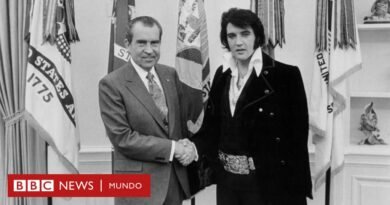 El día que Elvis Presley le quiso regalar una pistola a Richard Nixon, el presidente de EE.UU. - BBC News Mundo