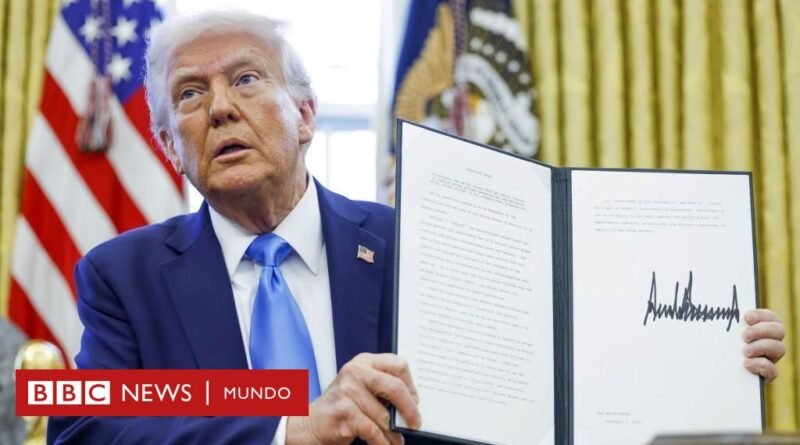 Cómo Trump intenta ampliar sus poderes presidenciales y pone a EE.UU. al borde de una crisis constitucional - BBC News Mundo