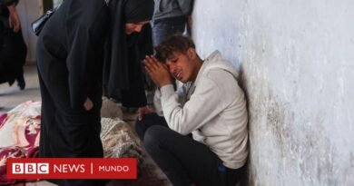 Israel lanza la mayor oleada de ataques aéreos sobre Gaza desde que comenzó el alto al fuego y deja al menos 400 muertos - BBC News Mundo