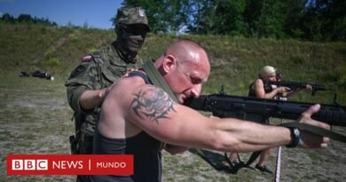 Polonia anuncia un plan para dar entrenamiento militar a todos los hombres del país - BBC News Mundo