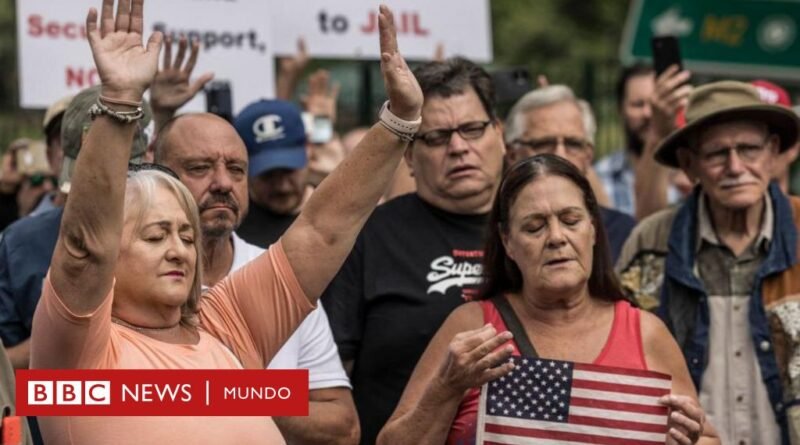 Por qué Trump ofrece asilo en EE.UU. a los blancos de Sudáfrica influido por Elon Musk y la 