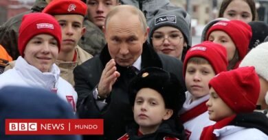 Los polémicos incentivos en Rusia para fomentar el embarazo de adolescentes ante el declive demográfico del país - BBC News Mundo