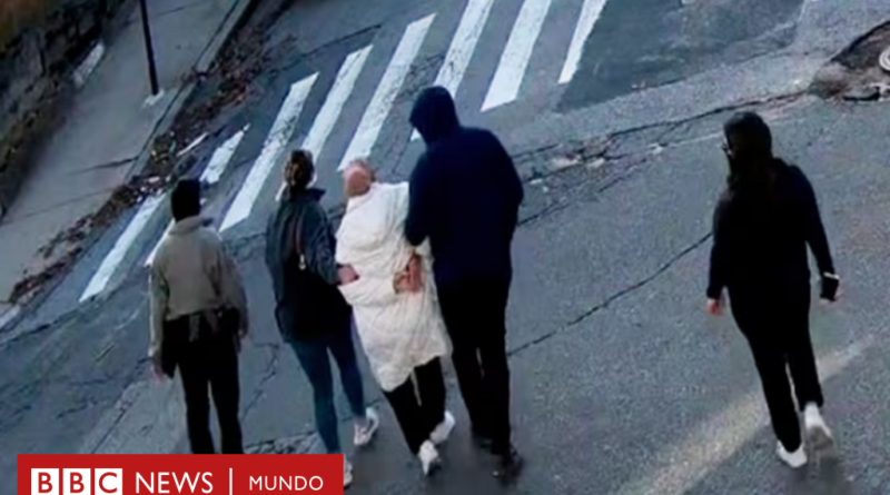 Rumeysa Ozturk: el polémico arresto de una estudiante turca en EE.UU. por agentes enmascarados en plena calle - BBC News Mundo