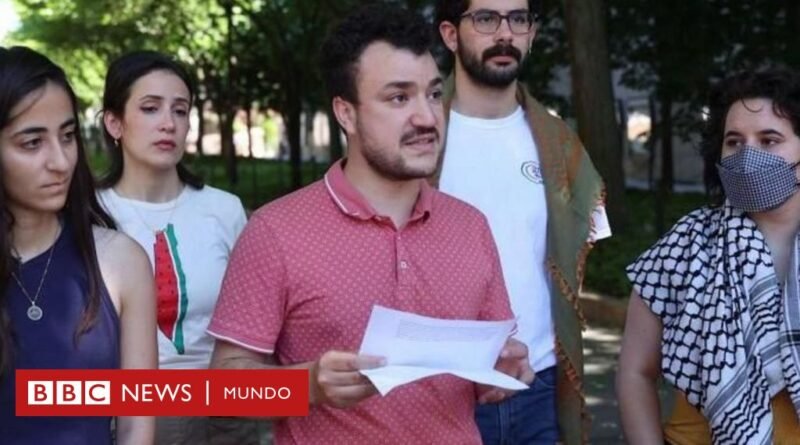 Una jueza en EE.UU. autoriza al gobierno de Trump deportar al activista propalestino Mahmoud Khalil pese a que tiene residencia permanente - BBC News Mundo