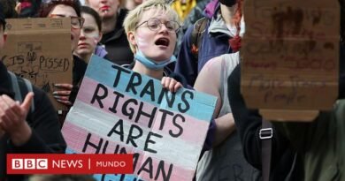 Fútbol y baños: dos consecuencias concretas que está teniendo en Reino Unido la definición legal de mujeres por el sexo biológico - BBC News Mundo