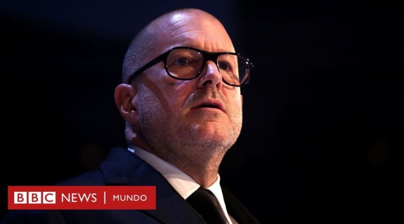 Quién es Jony Ive, el diseñador del iPhone que se une al creador de ChatGPT para desarrollar una 