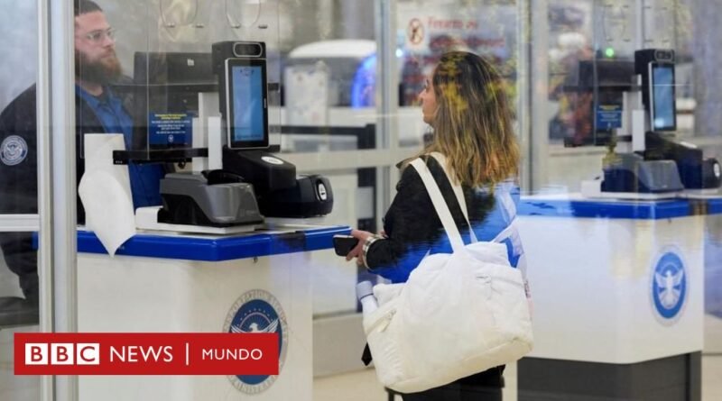 4 preguntas para entender cómo las restricciones de viaje ordenadas por Trump y que entraron en vigor este lunes afectan a ciudadanos de Venezuela y Cuba - BBC News Mundo