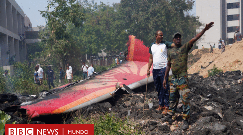 Al menos 241 muertos y un único sobreviviente al estrellarse en India un avión que se dirigía a Londres - BBC News Mundo