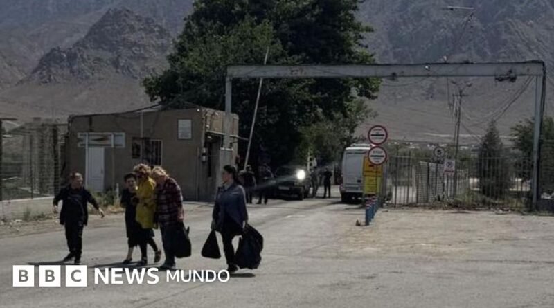 La idea de un cambio de régimen en Irán resuena entre los iraníes que abandonan su país a través de la frontera con Armenia - BBC News Mundo