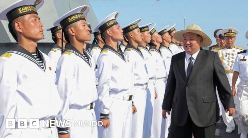 Qué revela sobre el régimen de Corea del Norte el estrepitoso fracaso en la botadura de un buque (y su exitoso reflotamiento) - BBC News Mundo