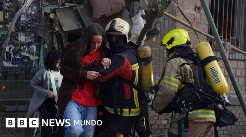Rusia intensifica sus ataques aéreos y provoca al menos 9 muertos en Kyiv - BBC News Mundo