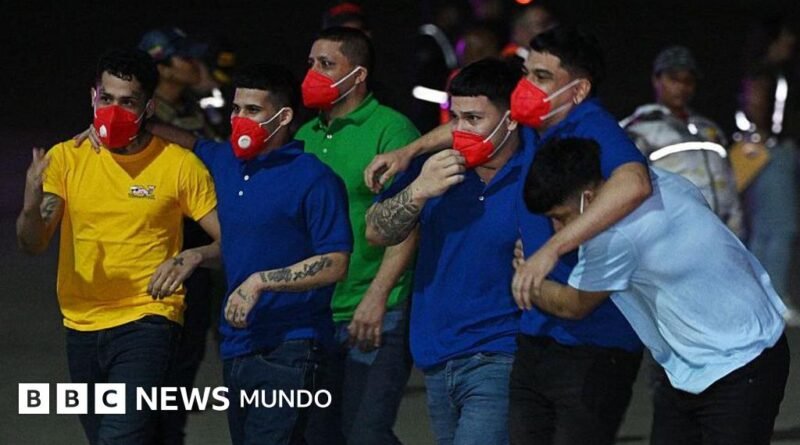 Bukele devuelve a Caracas a los migrantes deportados por EE.UU. a El Salvador a cambio de la liberación de 10 estadounidenses y decenas de presos venezolanos - BBC News Mundo