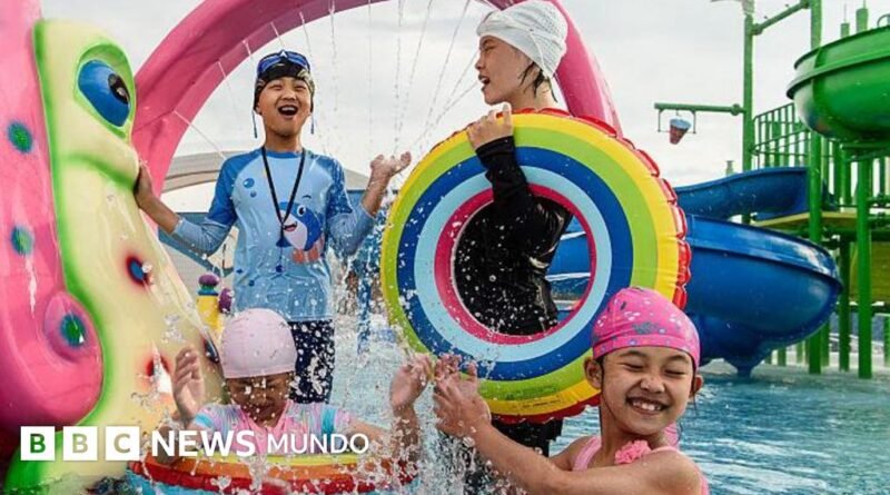 Cómo es el controvertido balneario de Corea del Norte inspirado en España que recibió al primer grupo de turistas rusos - BBC News Mundo