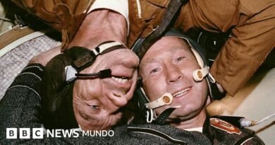 El apretón de manos en órbita que hizo posible la creación de la Estación Espacial Internacional y la cooperación entre EE.UU. y la Unión Soviética - BBC News Mundo