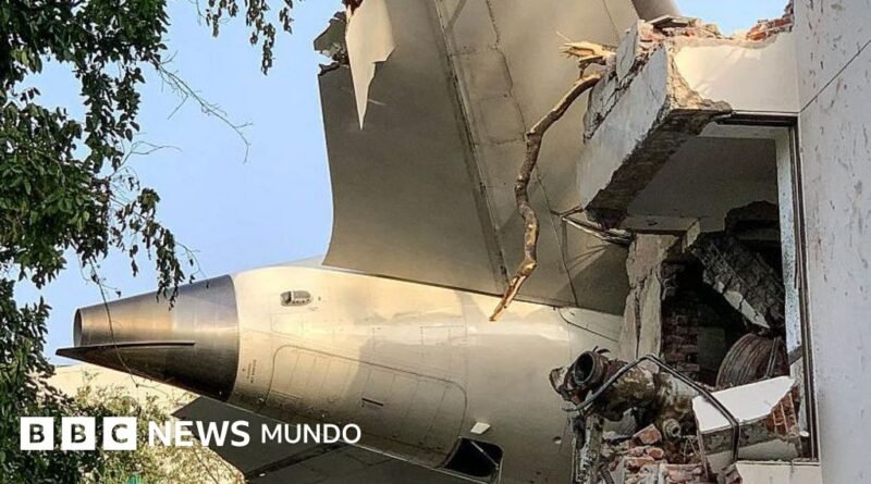 Por qué el audio de la cabina de los pilotos de Air India aumenta el misterio del accidente de avión en el que murieron 260 personas - BBC News Mundo